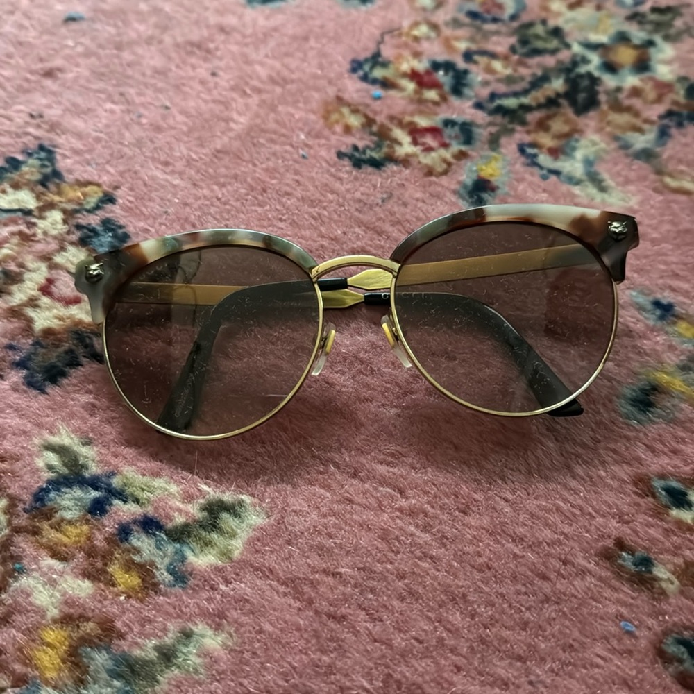 Gorgeous Tortoiseshell Gucci Sunglasses - EUC